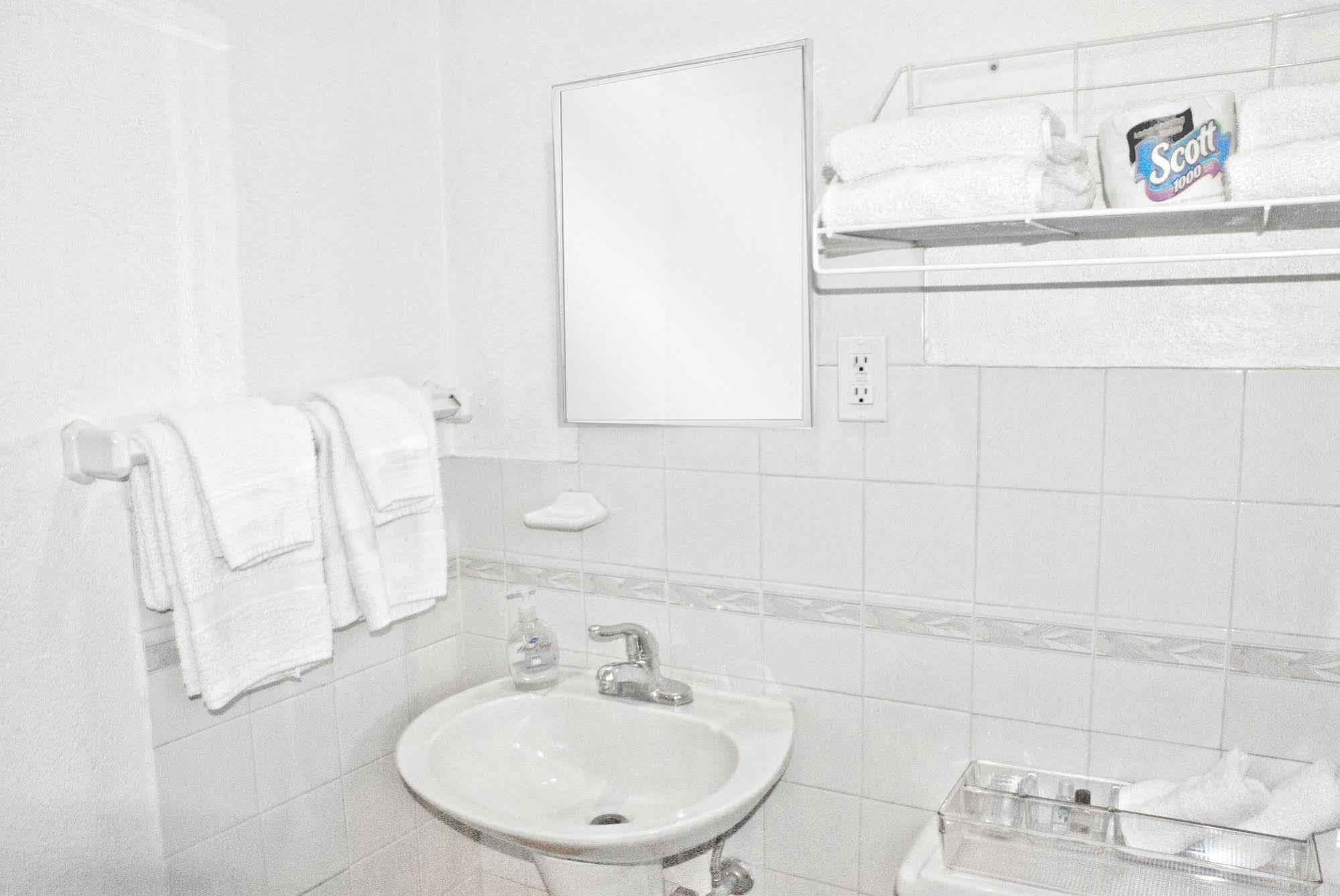 The Easterner Motel Southampton Esterno foto